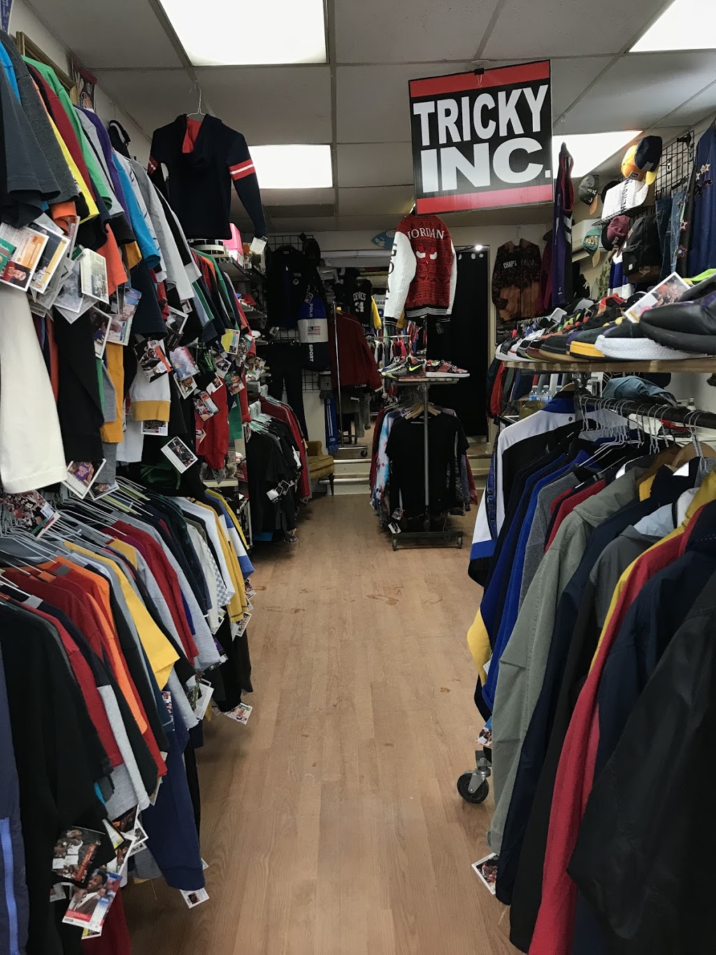 TrickyInc | 2V4, 77 Donegani Ave, Pointe-Claire, QC H9R 2W1, Canada | Phone: (514) 501-7015