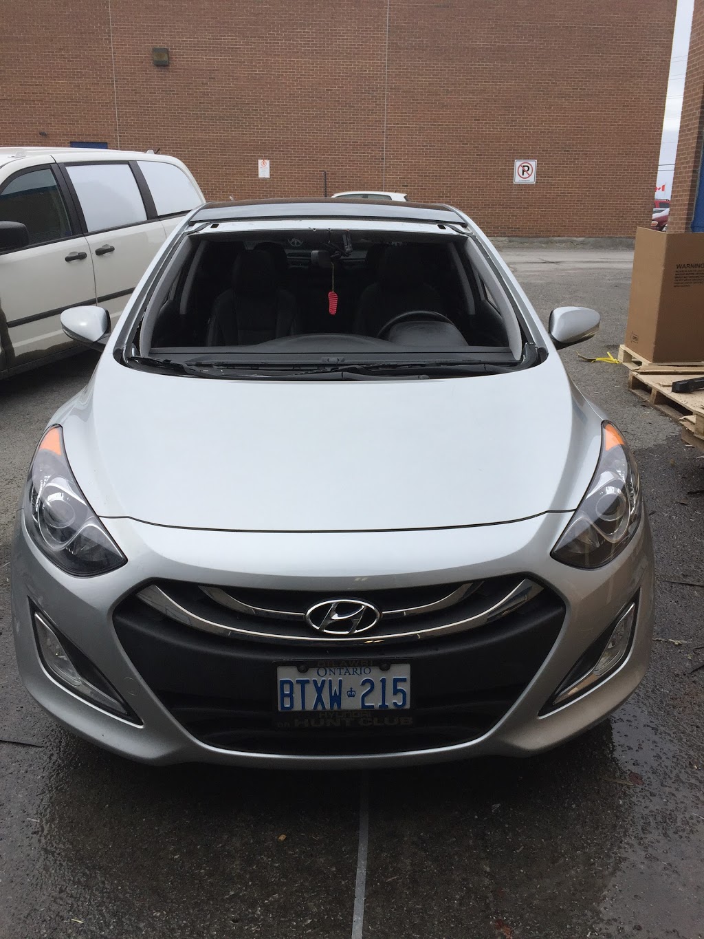 RoadRunner Auto Glass | 37 Rue de Bruxelles, Gatineau, QC J9J 0M4, Canada | Phone: (613) 316-2131