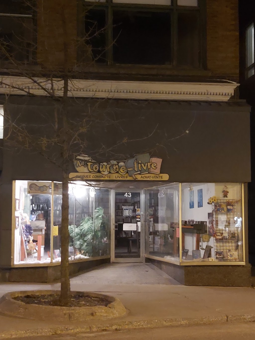 Au Tourne-Livre | 43 Rue Wellington N, Sherbrooke, QC J1H 5A9, Canada | Phone: (819) 348-1604