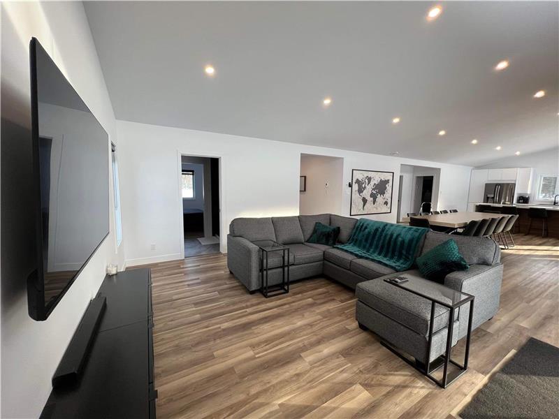 Chalet St-Mo | 221 Chem. de lAnse 221, chemin de lAnse, Trois-Rives, Québec, Canada, G0X2C0, Saint-Roch-de-Mékinac, QC G0X 2E0, Canada | Phone: (819) 690-4829