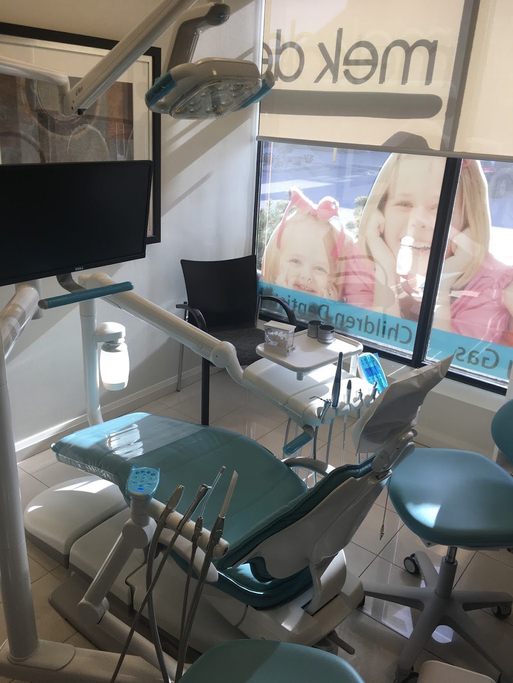 M.E.K. Dental | 715 Wellington Rd, London, ON N6C 4R4, Canada | Phone: (519) 668-7635
