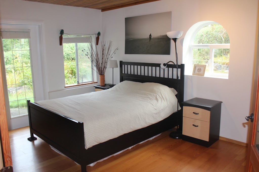 Dragonfly Vacation Rentals | 260 Bradys Beach Trail, Bamfield, BC V0R 1B0, Canada | Phone: (250) 720-1808