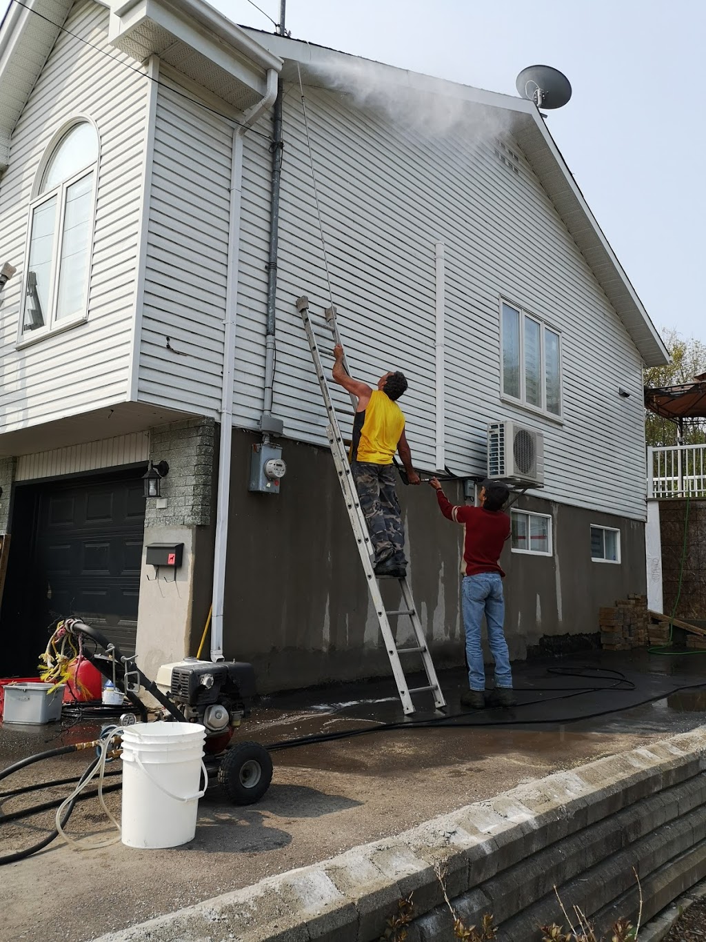 Lavage de Vitres Lanaudière La Maison LG Inc | 223 Boulevard de lAssomption, Repentigny, QC J6A 1B4, Canada | Phone: (514) 648-3311
