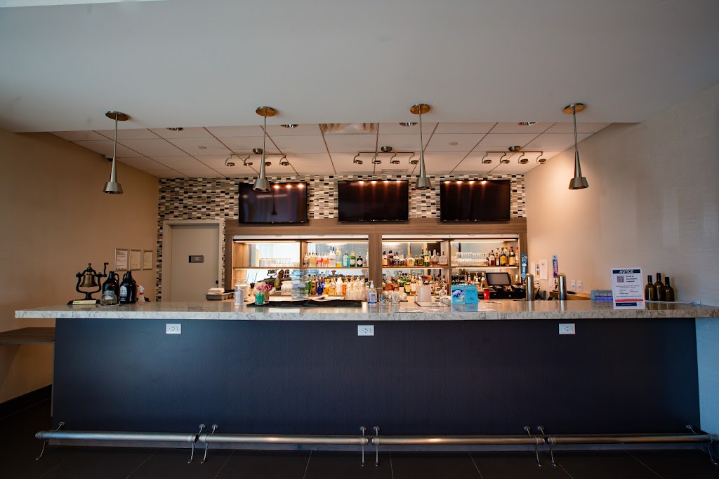 Sherwoods Lounge & Bistro | 900 Regent Ave W, Winnipeg, MB R2C 4P8, Canada | Phone: (204) 416-1920
