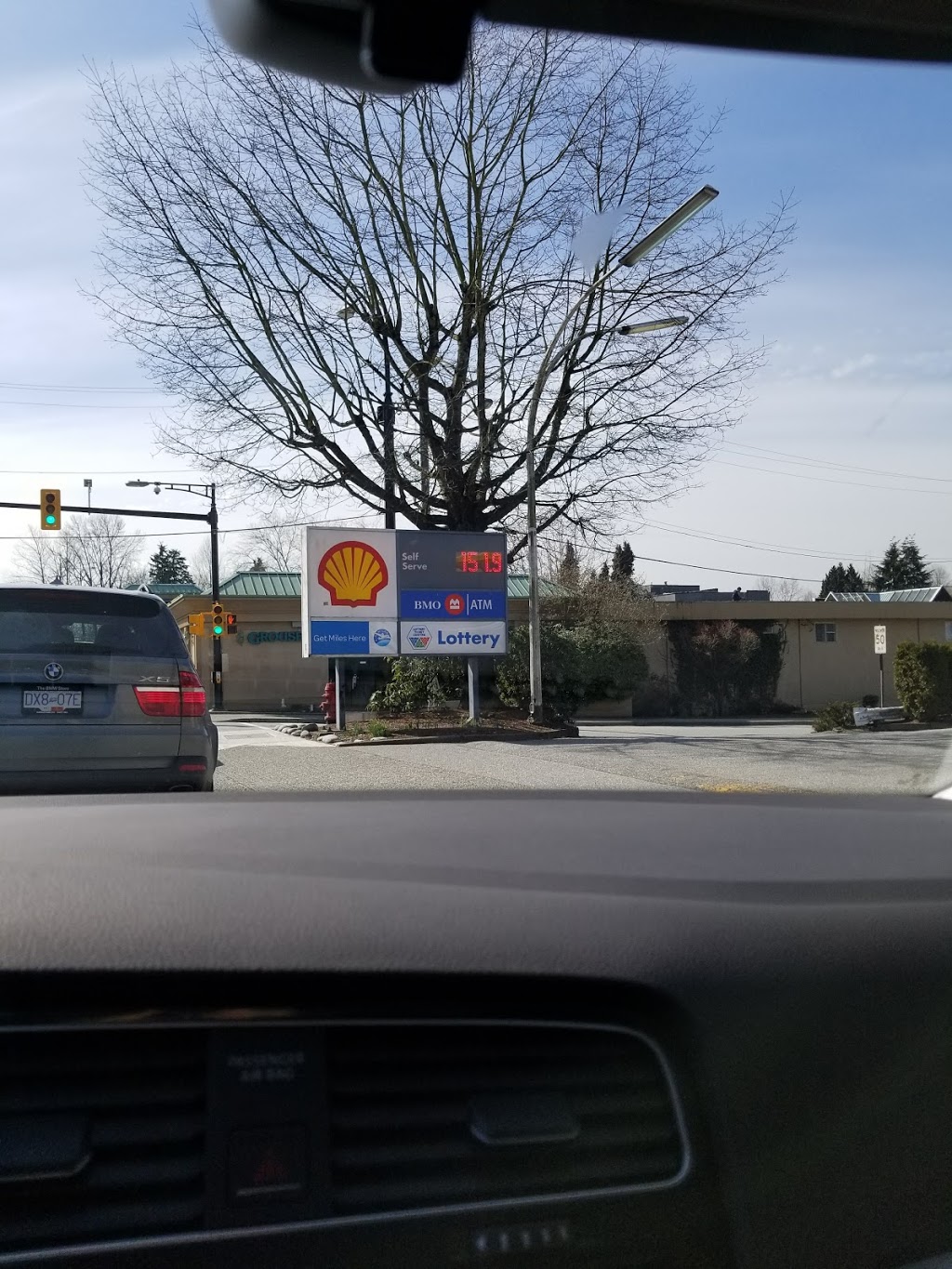 Shell | 1731 Capilano Rd, North Vancouver, BC V7P 3B5, Canada | Phone: (604) 988-7016