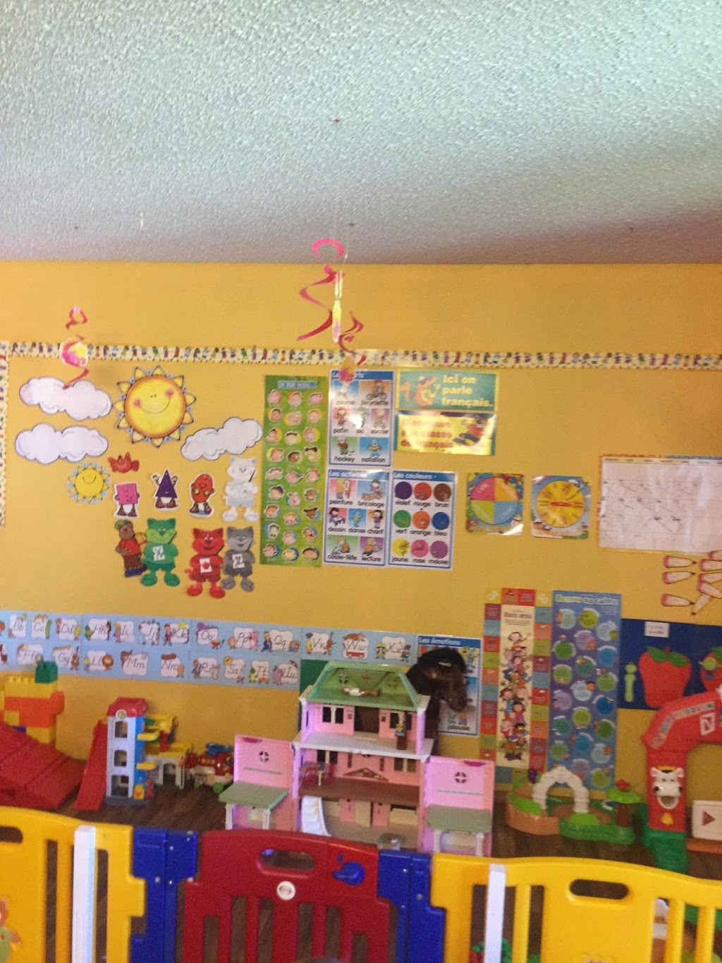 LE PETIT ECOLIER GARDERIE | 311 Edgemont Bay NW, Calgary, AB T3A 2K5, Canada | Phone: (403) 483-3814