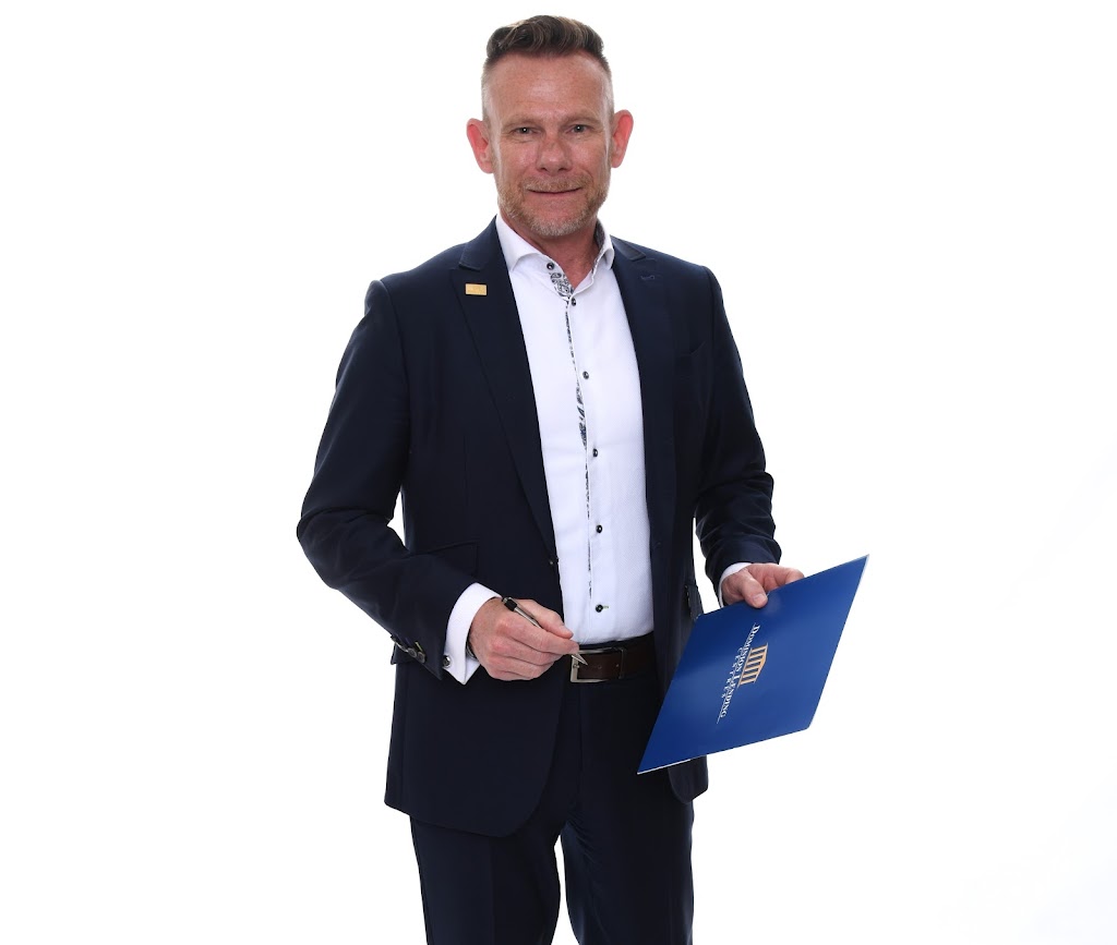 Hunter Watt Broker, DLC Forest City Funding Inc Lic #10671 | 1047 King St W, Hamilton, ON L8S 1L6, Canada | Phone: (905) 379-2369