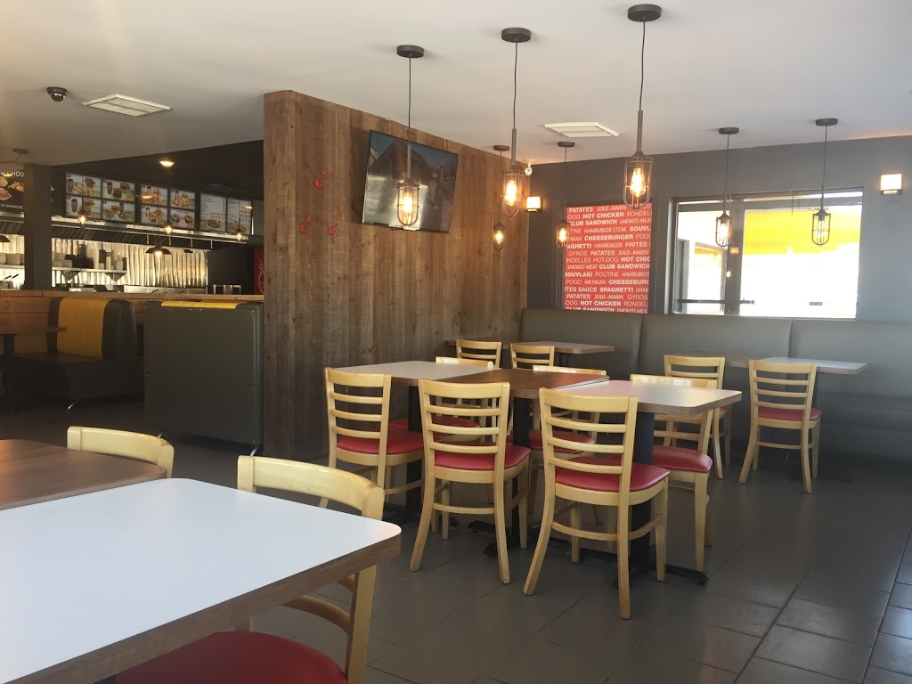 Restaurant La Belle Province | 1721 QC-132, Varennes, QC J3X 1P7, Canada | Phone: (450) 929-2111