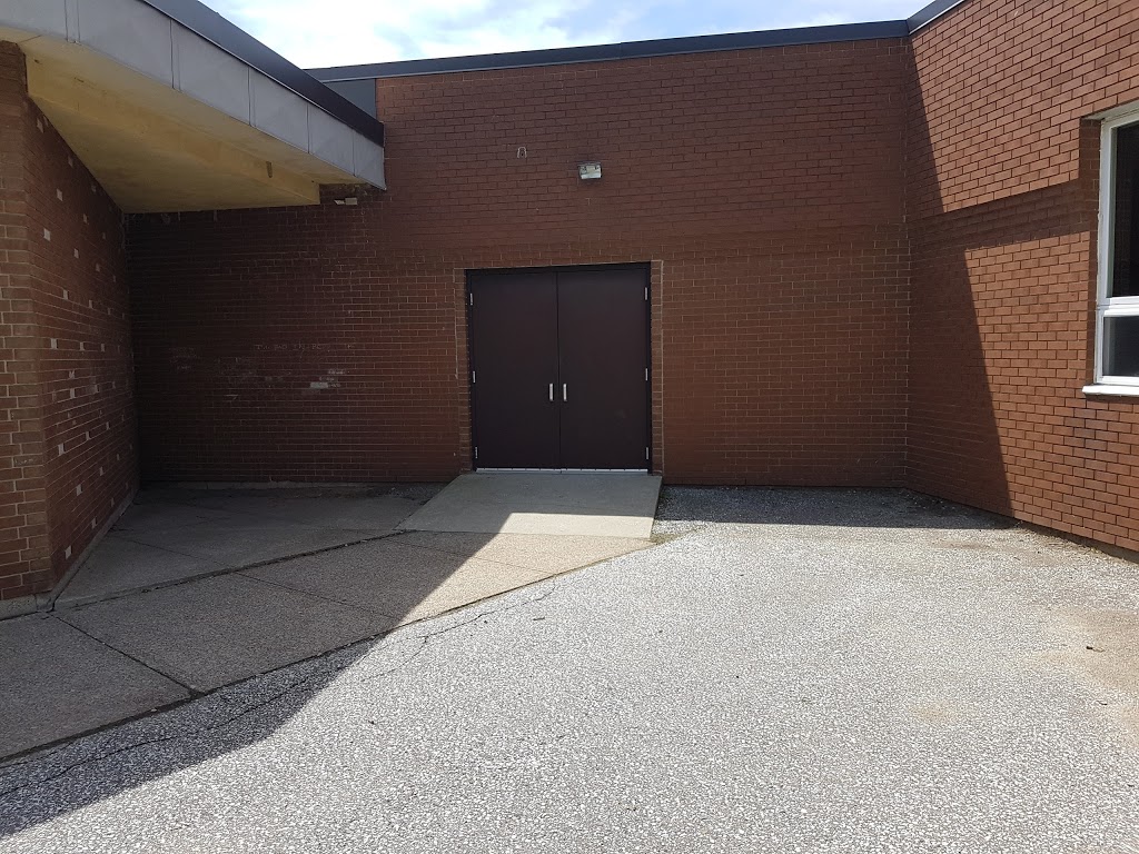 École élémentaire Louise-Charron | 2520 Cabana Rd W, Windsor, ON N9G 1E5, Canada | Phone: (226) 315-1878