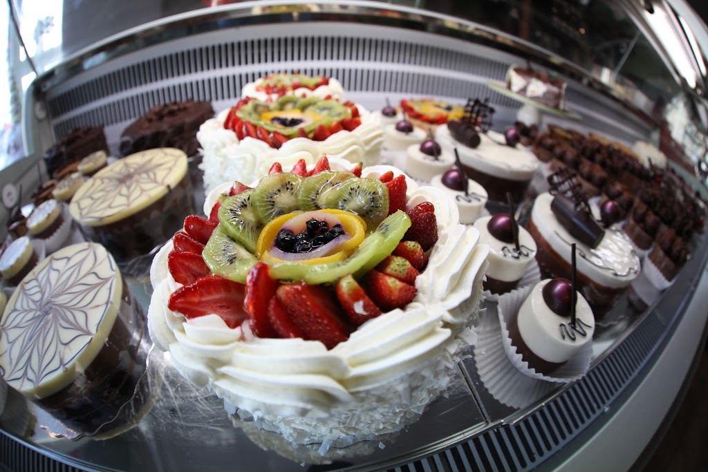 Chocolats Clair De Lune (Les) | 205 Rue Jean Juneau, Saint-Augustin-de-Desmaures, QC G3A 2W1, Canada | Phone: (418) 878-1550