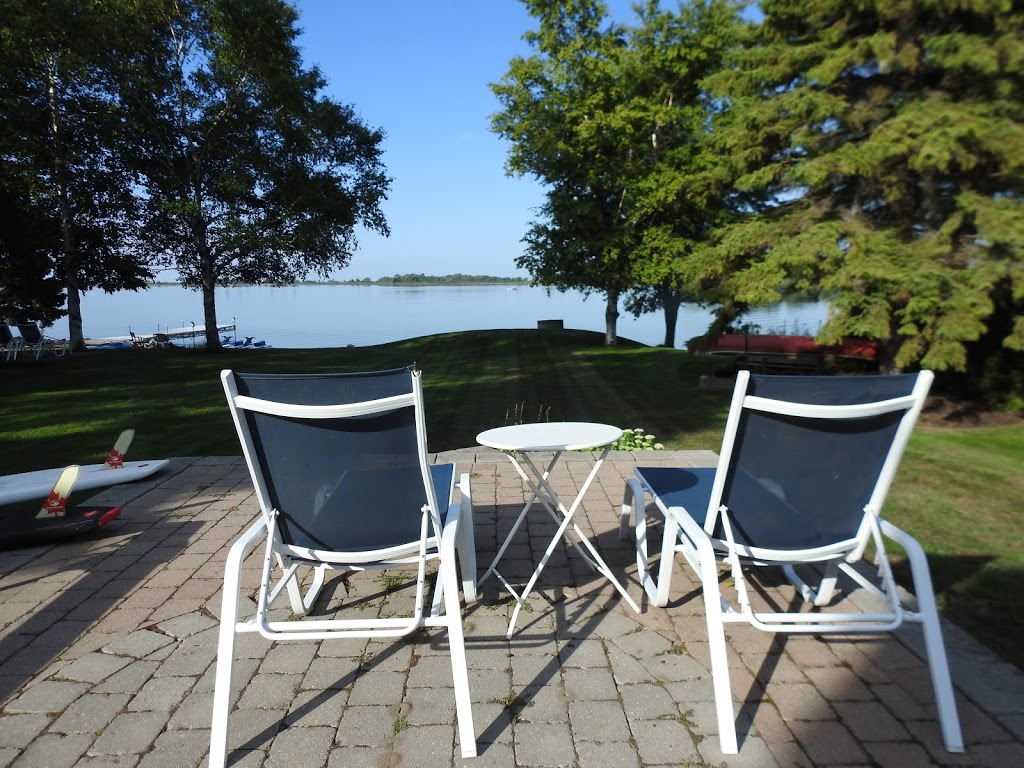 The Empty Nest Bed and Breakfast | 23 Quigg Ln, Carrying Place, ON K0K 1L0, Canada | Phone: (613) 849-1406