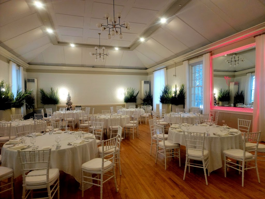 The Inn on Officers Garden | 150 Dieppe Drive SW, Calgary, AB T3E 7L4, Canada | Phone: (587) 885-1995