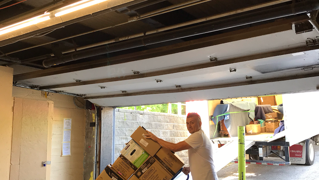 Barrie Movers-Zeus Moving Services Ltd | 125 Chalmers Dr, Barrie, ON L4N 8W4, Canada | Phone: (647) 465-6360