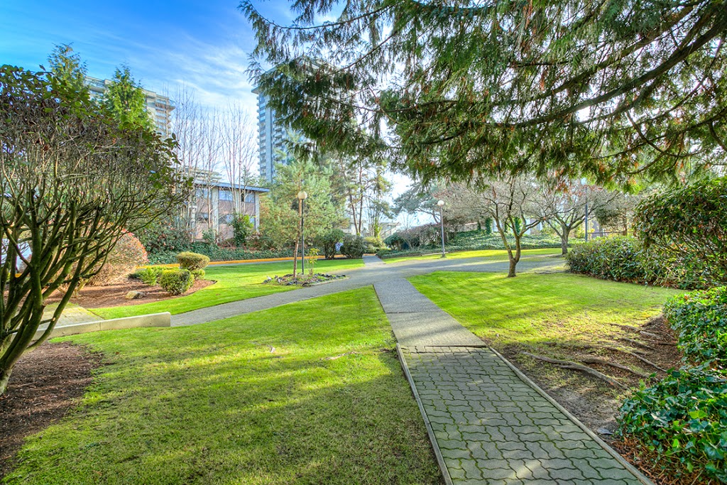 Carrigan place Apartments | 3836 Carrigan Ct, Burnaby, BC V3N 4P7, Canada | Phone: (604) 243-8727