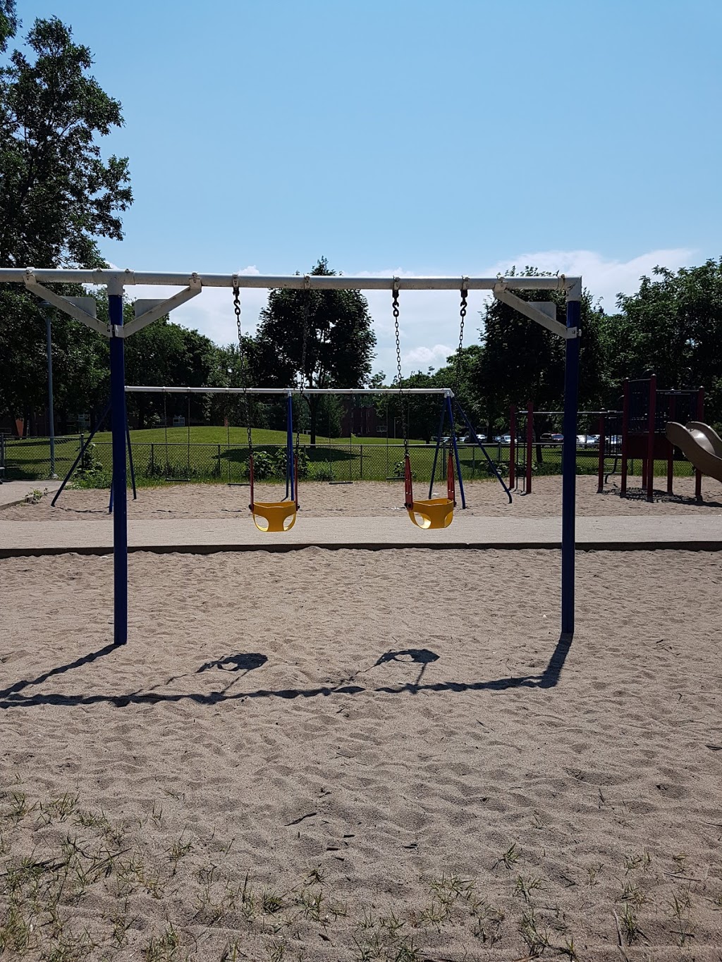 Parc Tolhurst | Rue Fleury O, Montréal, QC H3L 1B9, Canada | Phone: (514) 872-0311