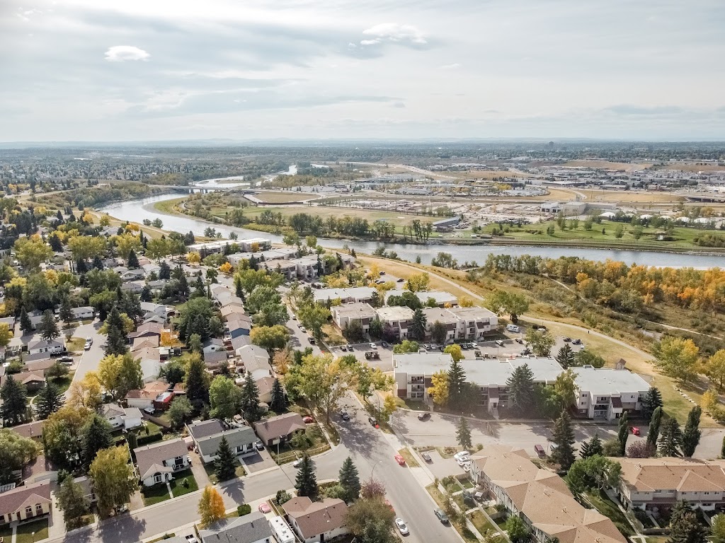 Cedar Ridge Apartments | 135 Lynnview Rd SE, Calgary, AB T2C 2G6, Canada | Phone: (403) 279-8681