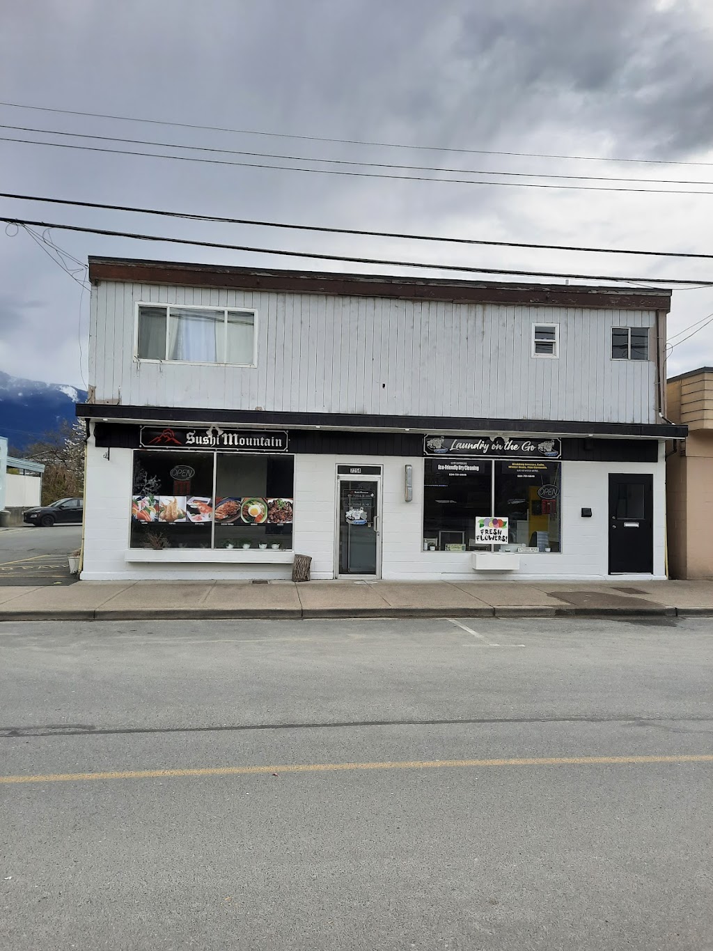 Laundry on the Go | 7254 A Pioneer Ave, Agassiz, BC V0M 1A0, Canada | Phone: (604) 791-6646