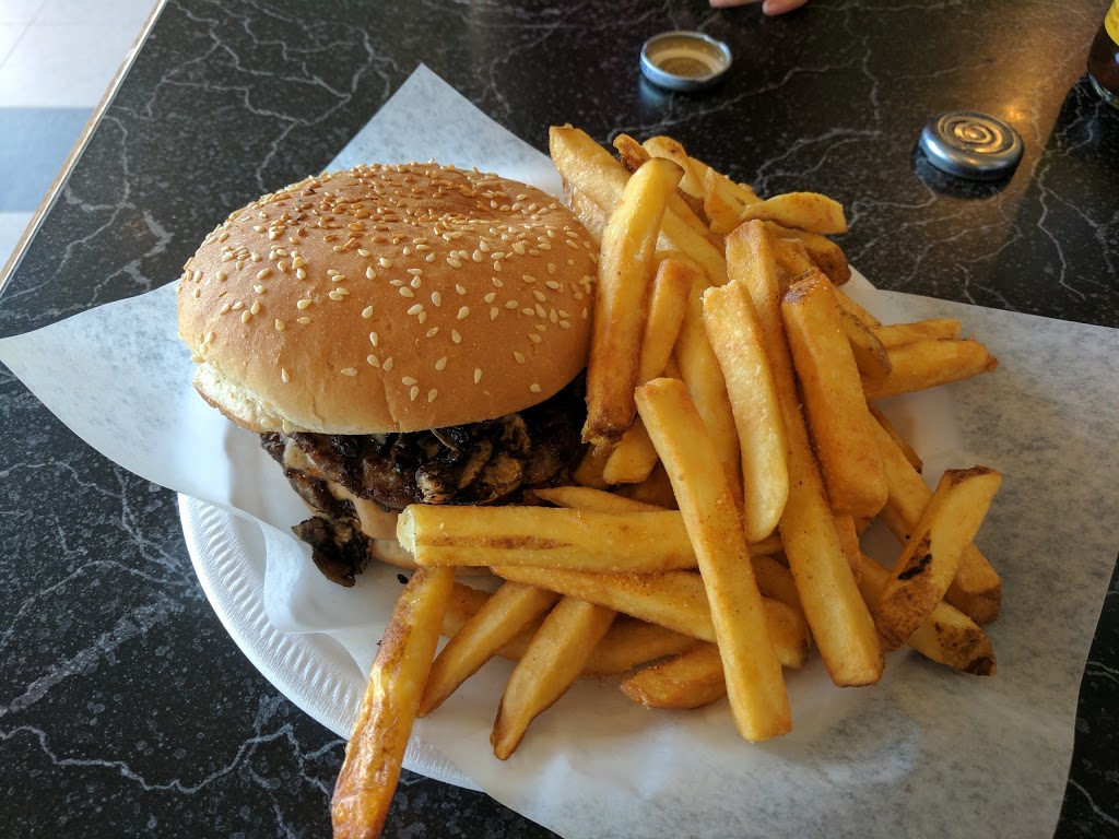 Sweet Queen Family Restaraunt | 2125 19 St, Nanton, AB T0L 1R0, Canada | Phone: (403) 646-2289