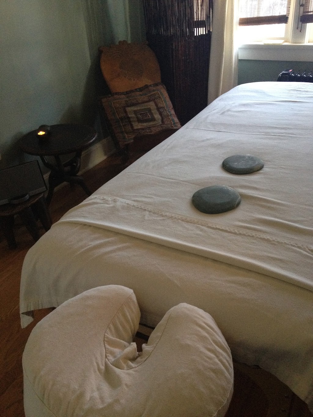 Much Kneaded Massage | 2210 18a St SW, Calgary, AB T2T 4W4, Canada | Phone: (403) 816-5897