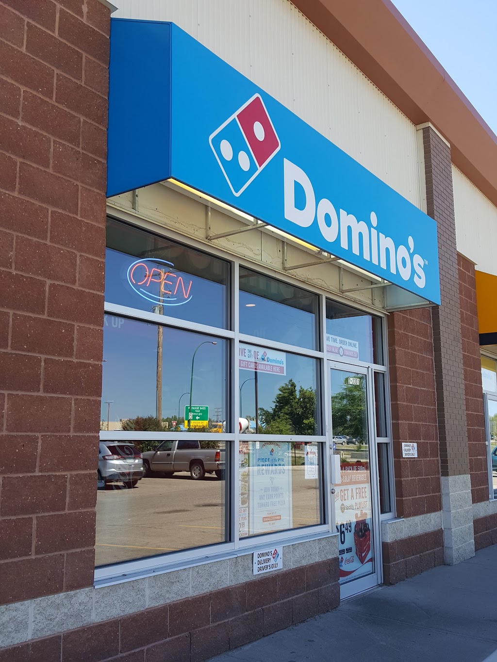 Dominos Pizza | 3301 22 St W, Saskatoon, SK S7M 0W1, Canada | Phone: (306) 384-8884