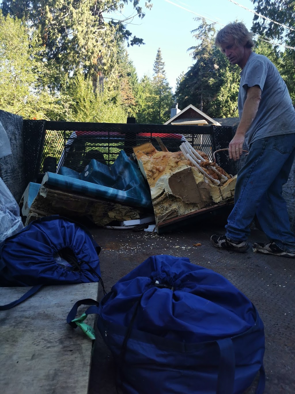 Whistlers Rubbish Removal | 5610 Mason Rd, Sechelt, BC V0N 3A8, Canada | Phone: (604) 885-9236