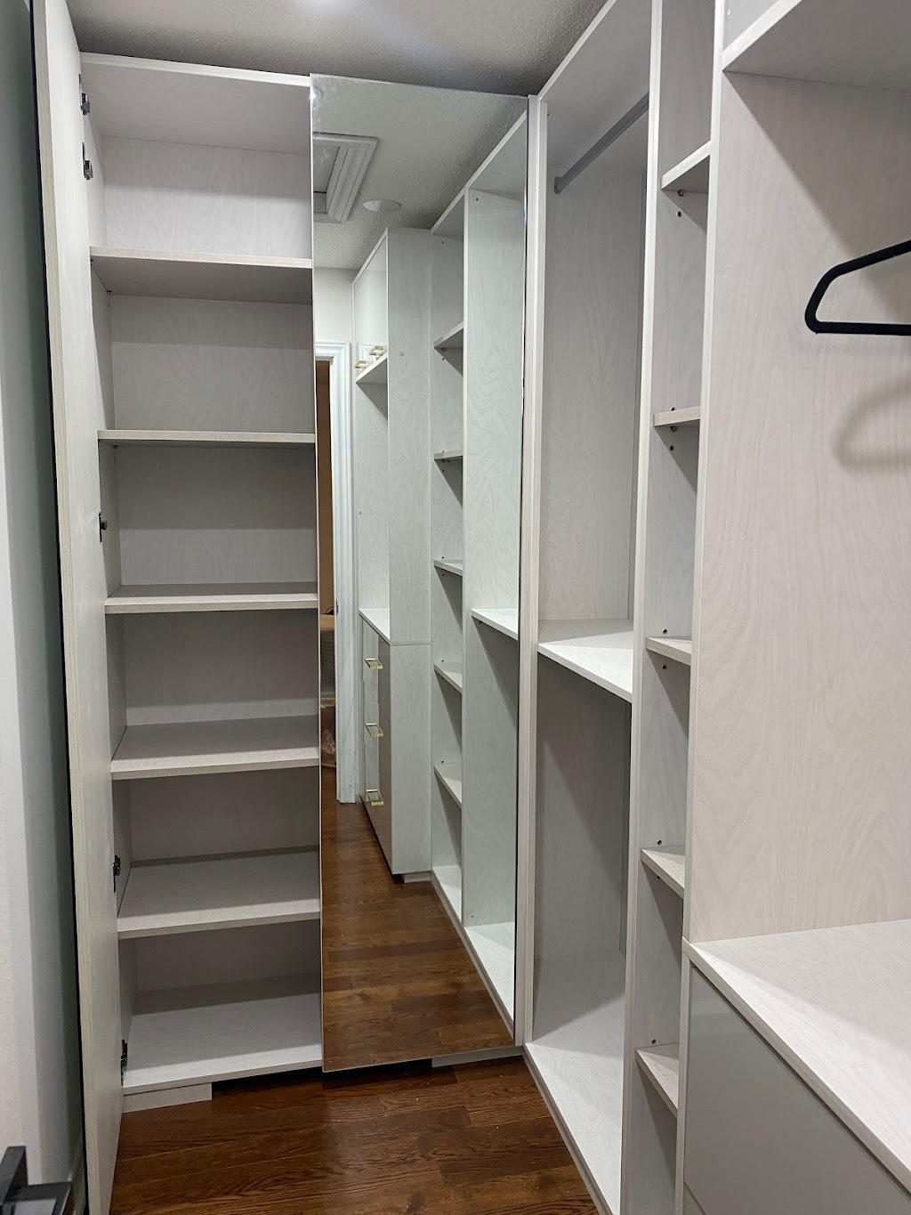 Pikaso Custom Kitchens inc. | 101 Oakdale Rd No.5, North York, ON M3N 1W2, Canada | Phone: (416) 835-5645