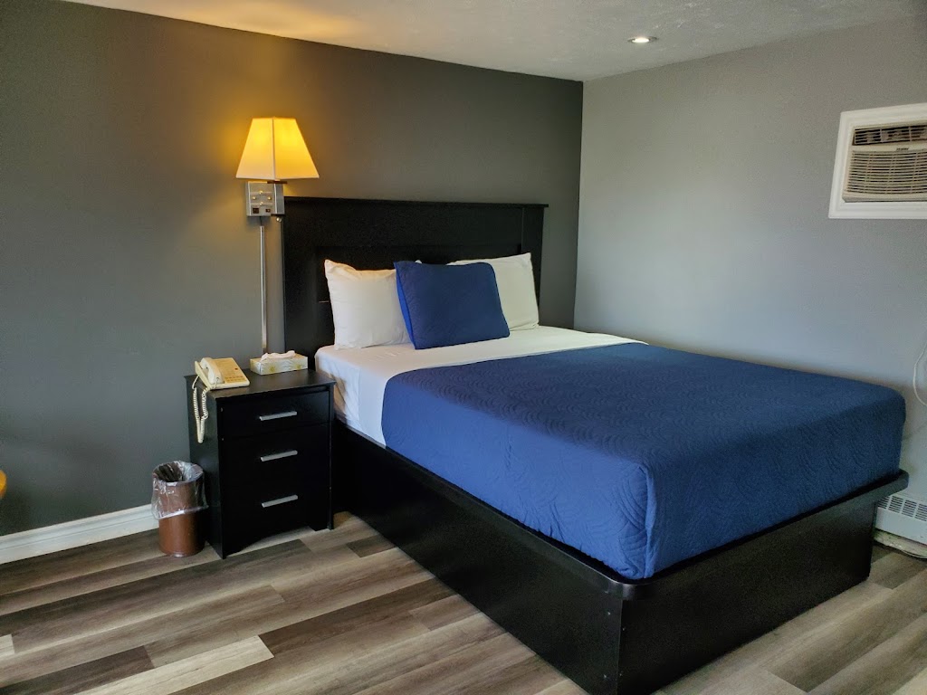 Hillside Inn | 638 Pembroke St E, Pembroke, ON K8A 3L9, Canada | Phone: (613) 732-3616