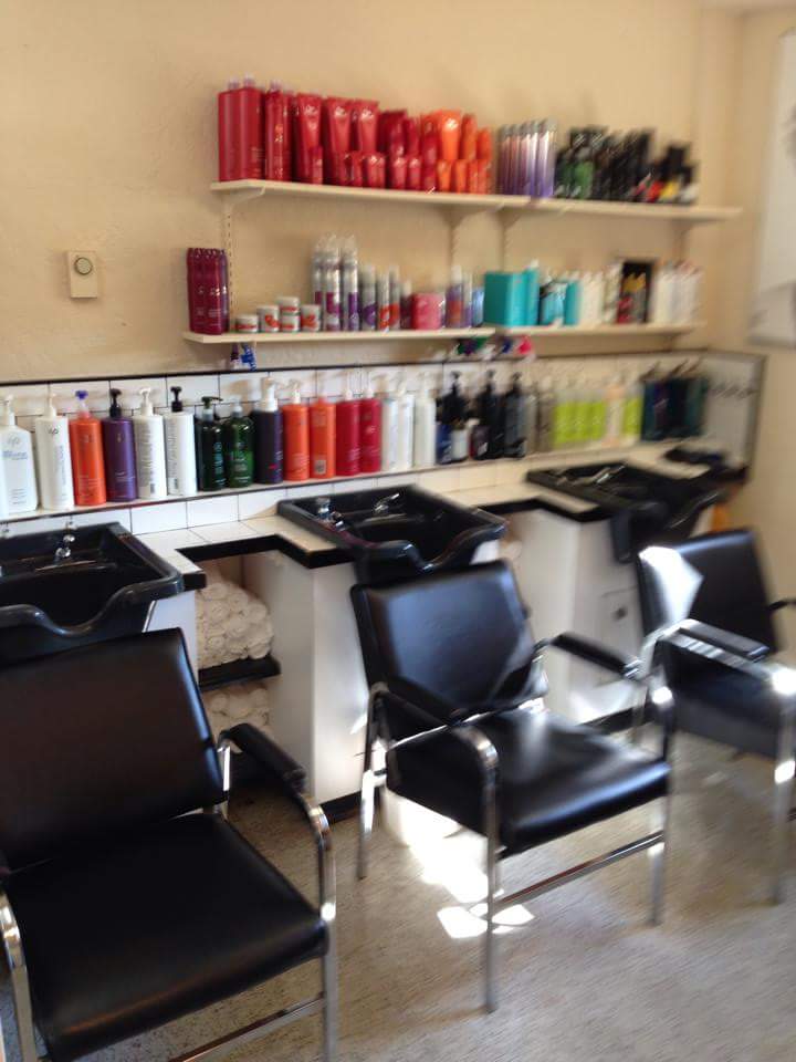 Dean Heights Beauty Salon | 2877 Foul Bay Rd, Victoria, BC V8R 5C5, Canada | Phone: (250) 592-7633