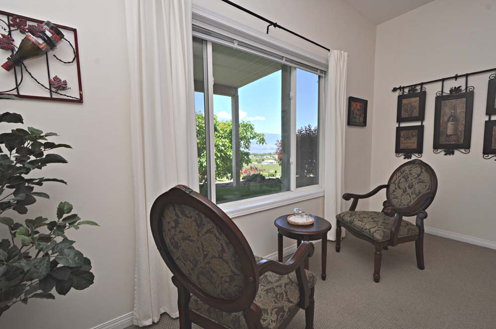 The White Horse Bed & Breakfast | 3800 BC-3, Osoyoos, BC V0H 1V6, Canada | Phone: (250) 495-5998