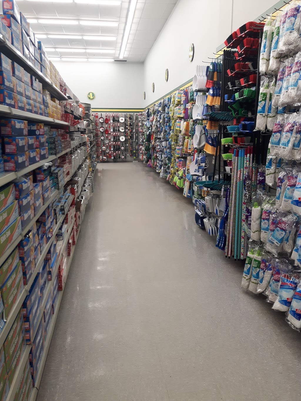 Dollarama | Marche Des Chutes, 2675 105e Avenue, Shawinigan, QC G9P 1P8, Canada | Phone: (819) 536-5575