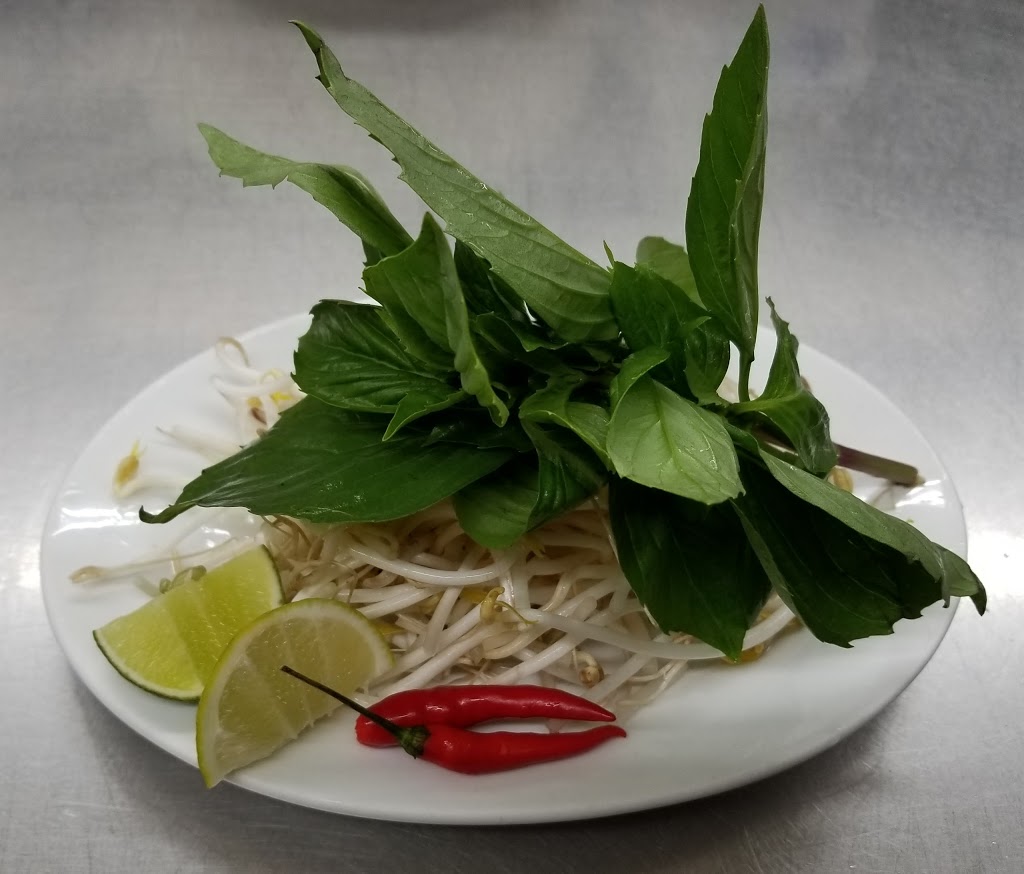 Pho Cuu Long Restaurant | 757 St Marys Rd, Winnipeg, MB R2M 3N6, Canada | Phone: (204) 505-0400