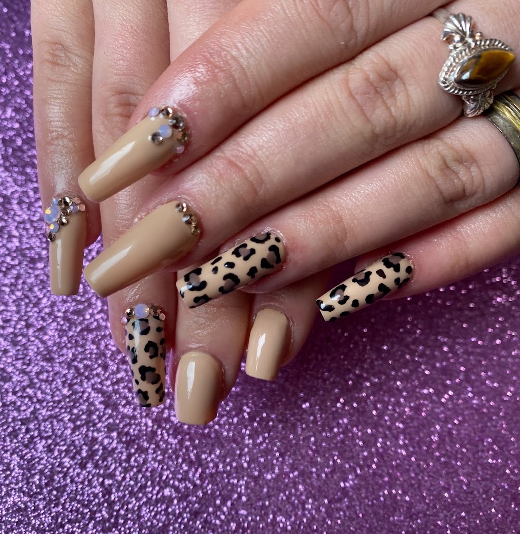 lil fingies | 2841 Richmond Rd, Victoria, BC V8R 4T6, Canada | Phone: (778) 700-6911