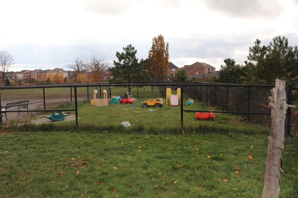 Leash Free Milton | 230 Cedar Hedge Rd, Milton, ON L9T 6J4, Canada | Phone: (905) 875-3286