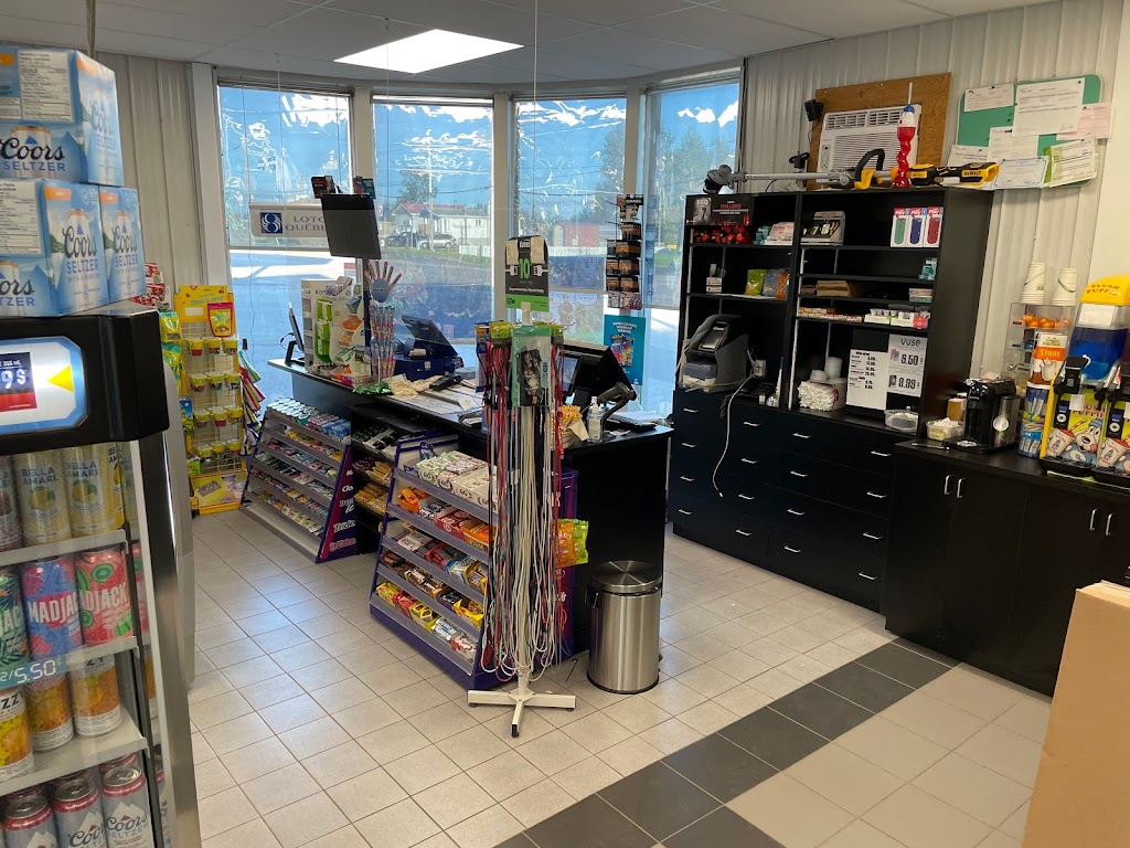 Dépanneur Les ptits Larouche | 254 Chem. Principal, Sainte-Jeanne-dArc, QC G0W 1E0, Canada | Phone: (418) 276-7527