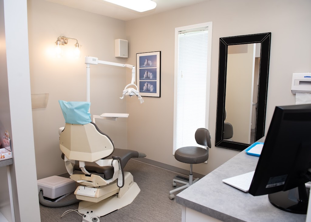 Rocky Mountain Denture Clinic Ltd | 5203 50 Ave, Rocky Mountain House, AB T4T 1B4, Canada | Phone: (403) 845-6660