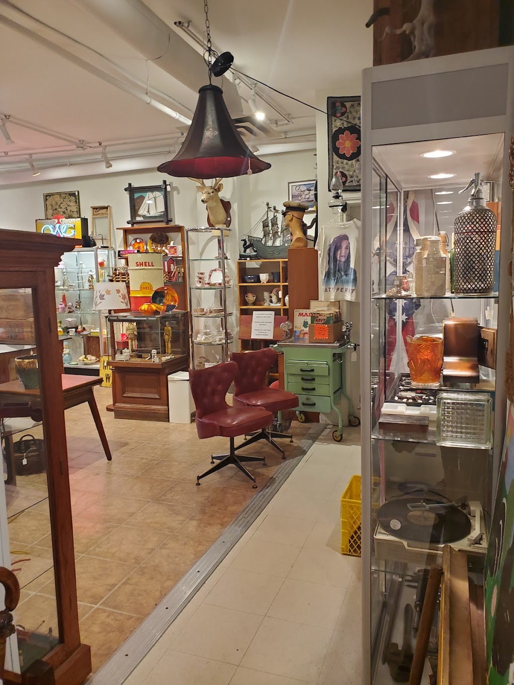 Finer Things Antiques & Curios | home goods store | 6438 Quinpool Rd, Halifax, NS B3L 1A8, Canada | 9024561412 OR +1 902-456-1412