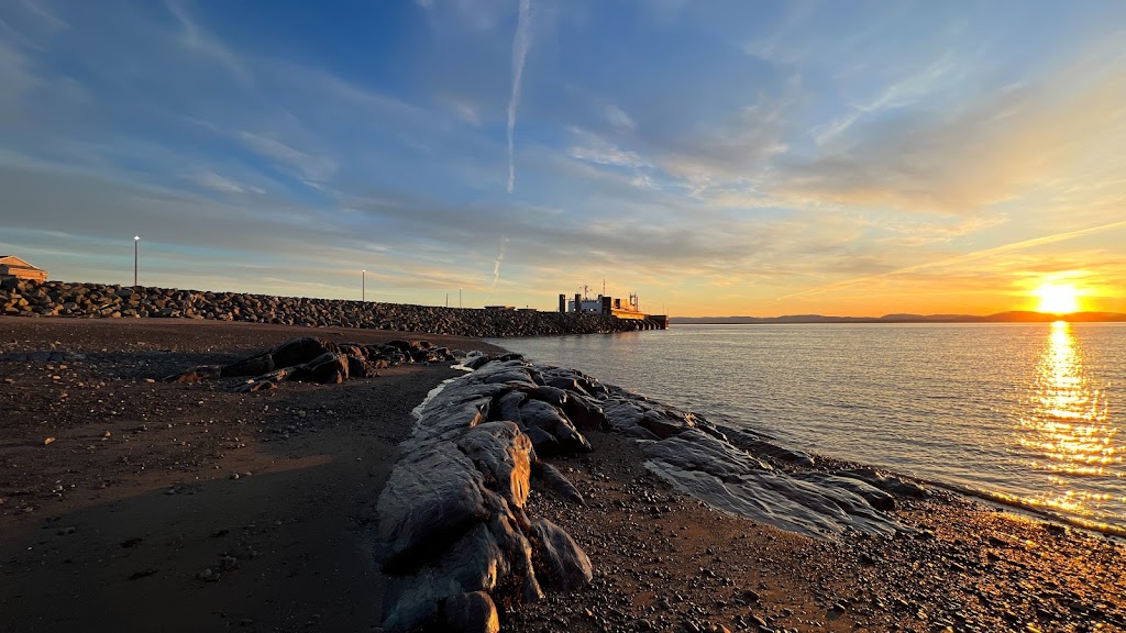 Rivière-du-Loup Terminal | 199 Rue Hayward, Rivière-du-Loup, QC G5R 3Y8, Canada | Phone: (418) 862-5094