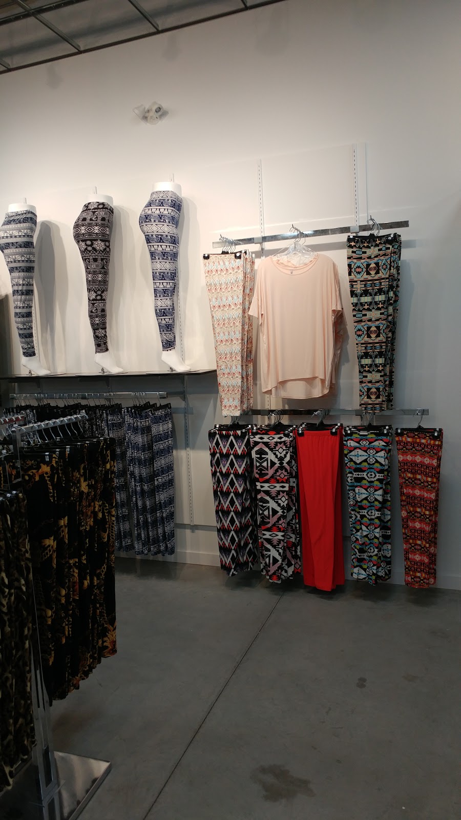 Fun Fashions - Tsawwassen Mills | 442- 5000 Canoe Pass Way, Tsawwassen, BC V4M 0B3, Canada | Phone: (604) 383-0034
