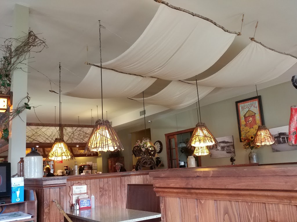 Woods snack bar | 1151 Rue Main, Ayers Cliff, QC J0B 1C0, Canada | Phone: (819) 838-1622