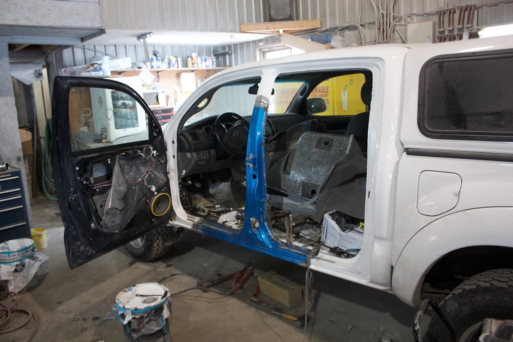 Carrosserie A & J | 5485 Rue de Kensington, Saint-Hubert, QC J3Y 2W7, Canada | Phone: (450) 656-4144