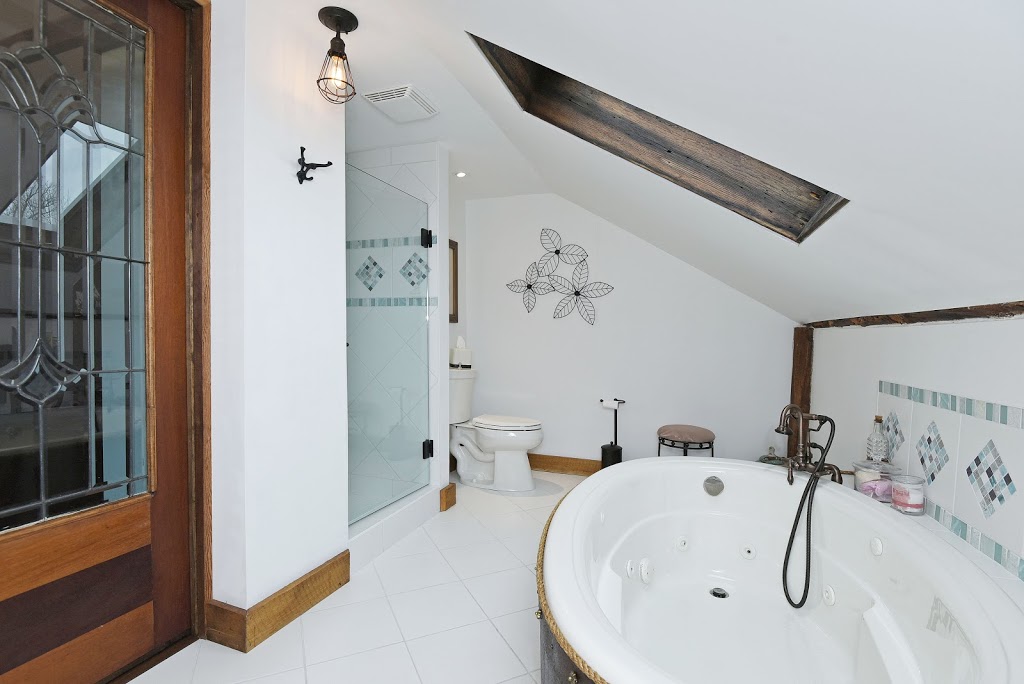 Suite Miss Scarlett at Pennys Lane | 801 Upper Scotch Line, Perth, ON K7H 3C5, Canada | Phone: (613) 276-7438