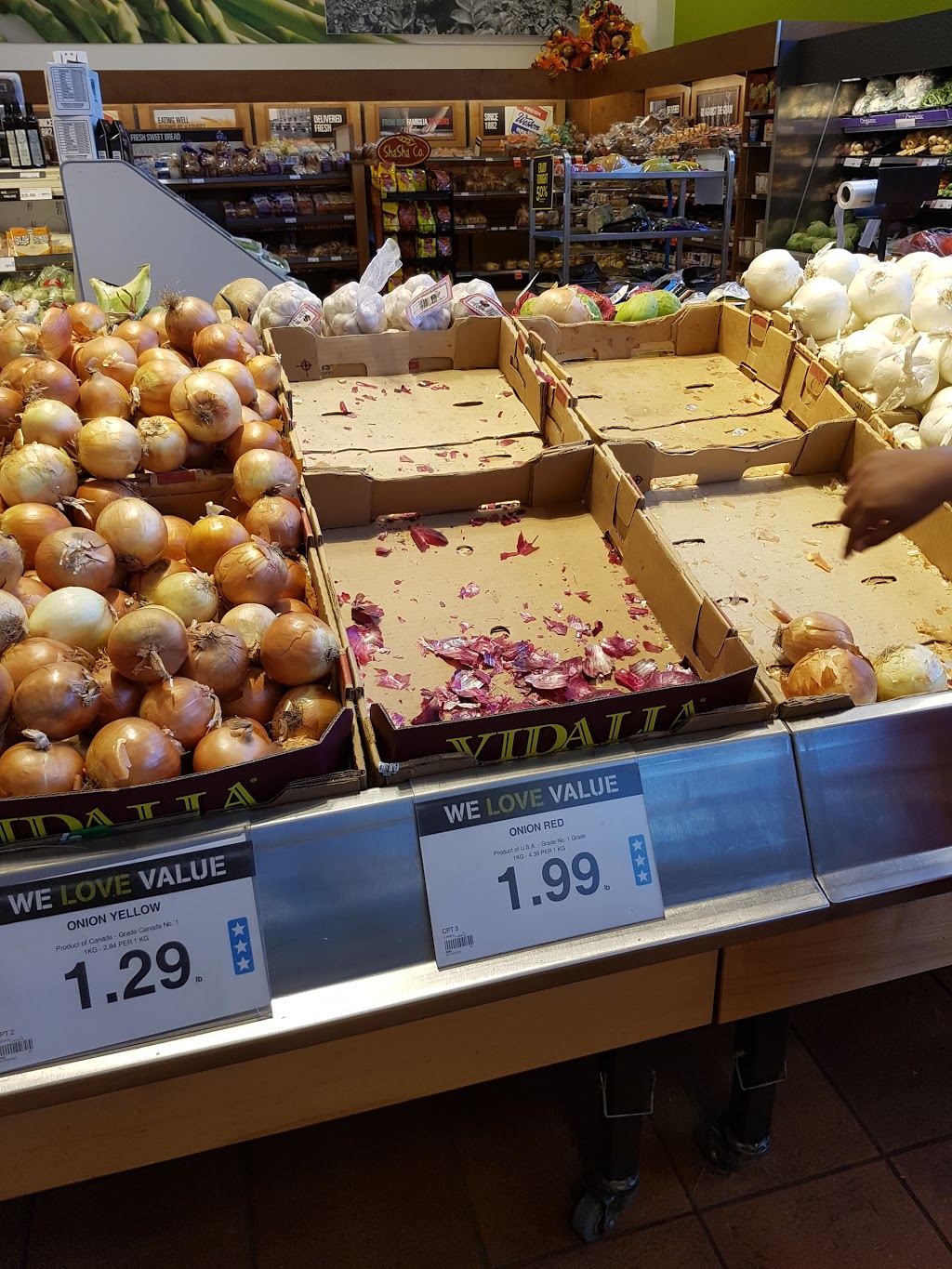 Loblaws | 3671 Dundas St W, York, ON M6S 2T3, Canada | Phone: (416) 769-7171