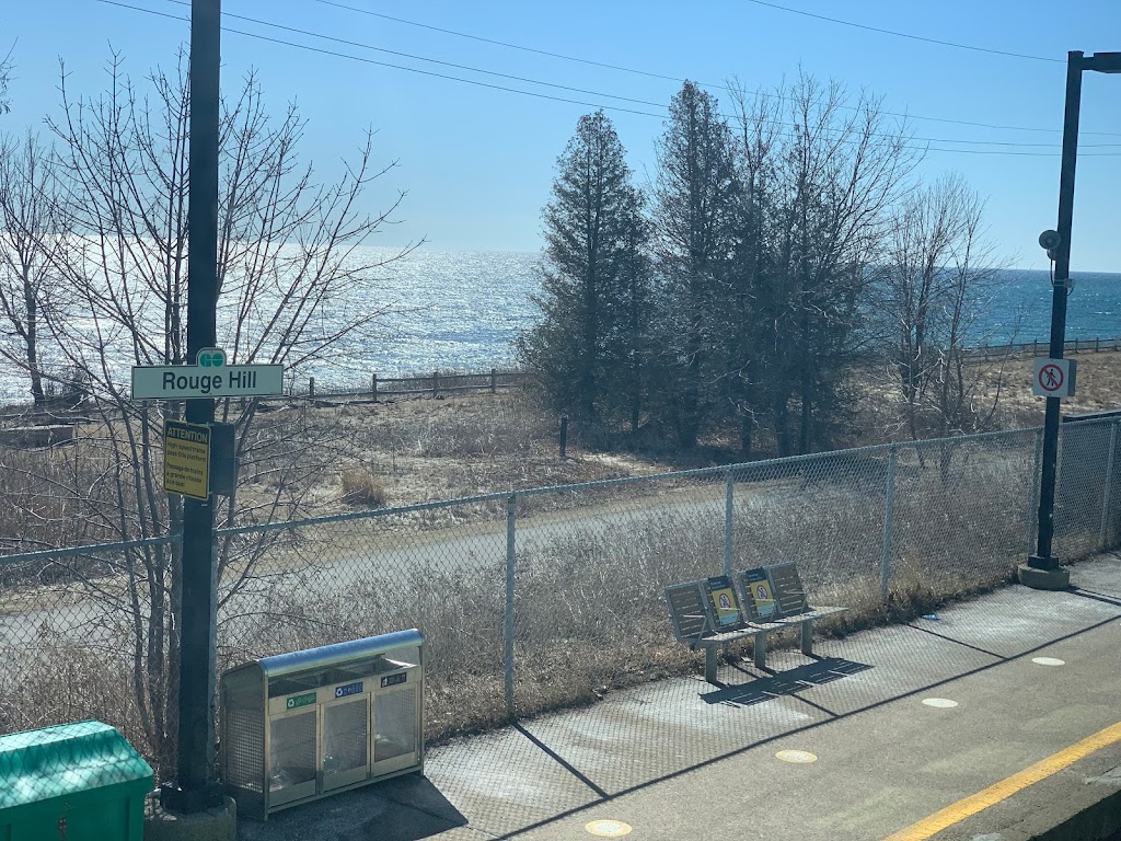 Rouge Hill GO Train Station Ticket Building | 6251 Lawrence Ave E, Scarborough, ON M1C 5G4, Canada | Phone: (416) 869-3200