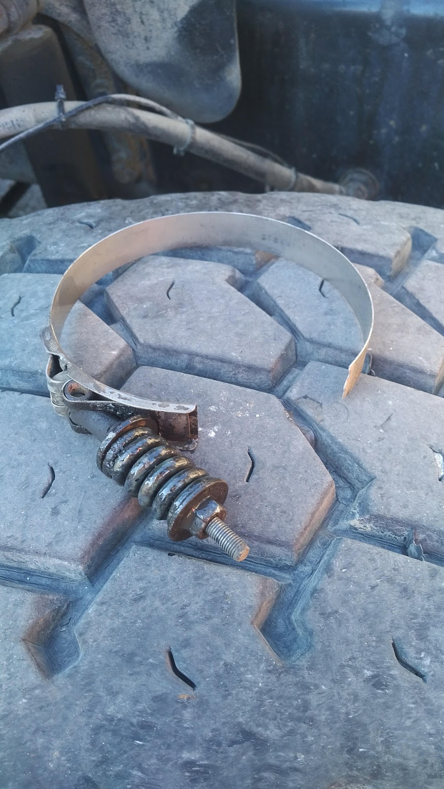 Triple Diamond Truck and Trailer Repairs | 5425 Dixie Rd, Mississauga, ON L4W 1E6, Canada | Phone: (416) 233-3337
