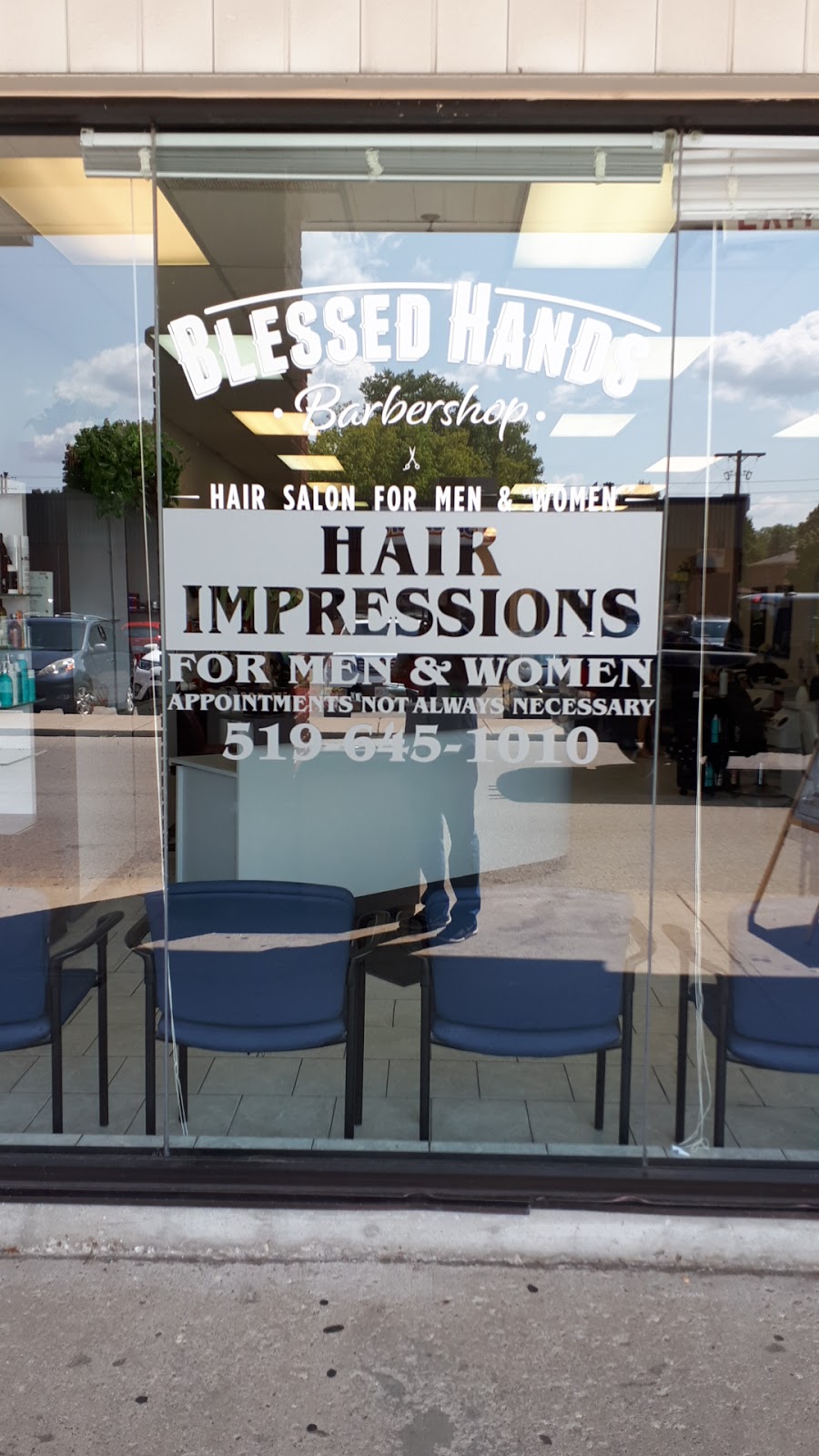 Blessed hands barbershop&hairsalon | 1080 Adelaide St N, London, ON N5Y 2N1, Canada | Phone: (519) 645-1010