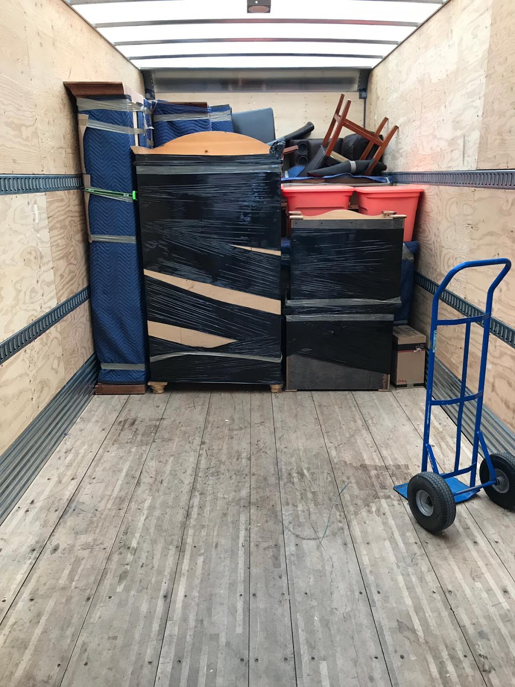 Golden Class Movers Inc. | North York, ON M3H 3S1, Canada | Phone: (647) 209-8061