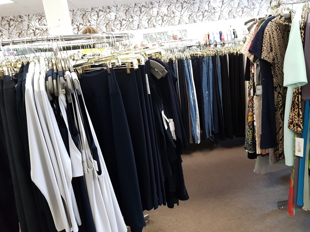 Ideal Ladies Wear | 237 Main St S, Mount Forest, ON N0G 2L1, Canada | Phone: (519) 323-1970