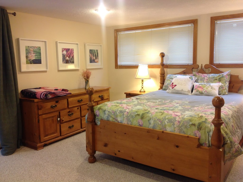 Stanton Bed and Breakfast | 527507 Side Rd 5, Mansfield, ON L9V 0R3, Canada | Phone: (519) 925-0347