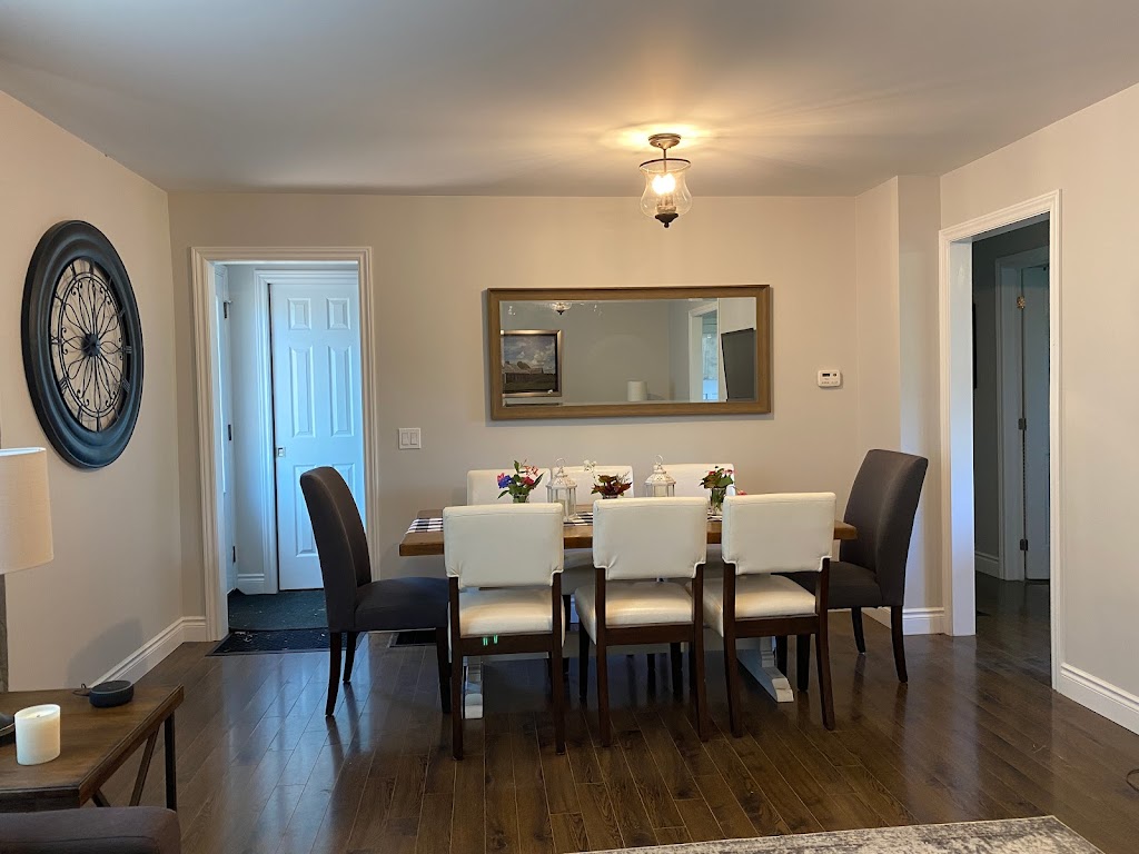 The Farmhouse on 135 Acres | 11355 Nassagaweya–Esquesing Townline, Halton Hills, ON L7J 2L7, Canada | Phone: (416) 527-3971