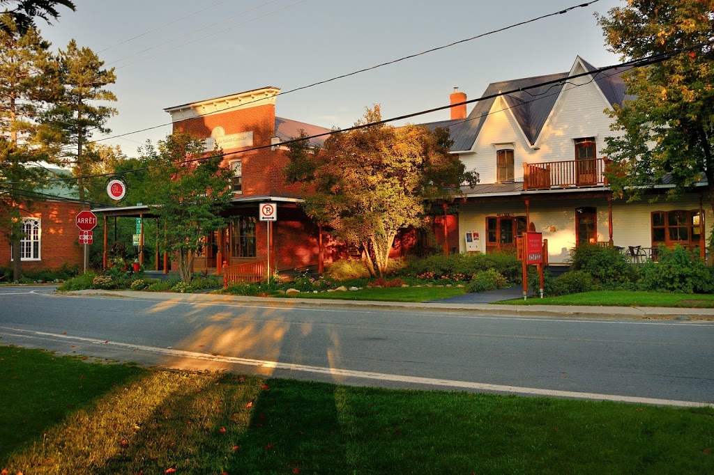 Café du Flâneur | 162 Rue Miquelon, Saint-Camille, QC J0A 1G0, Canada | Phone: (819) 340-1993 ext. 1